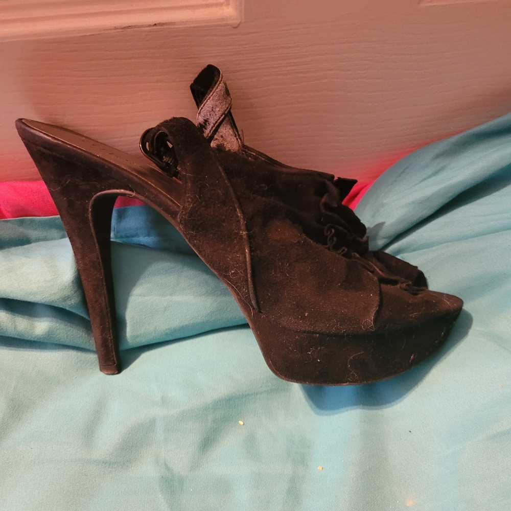 Ruffled heels